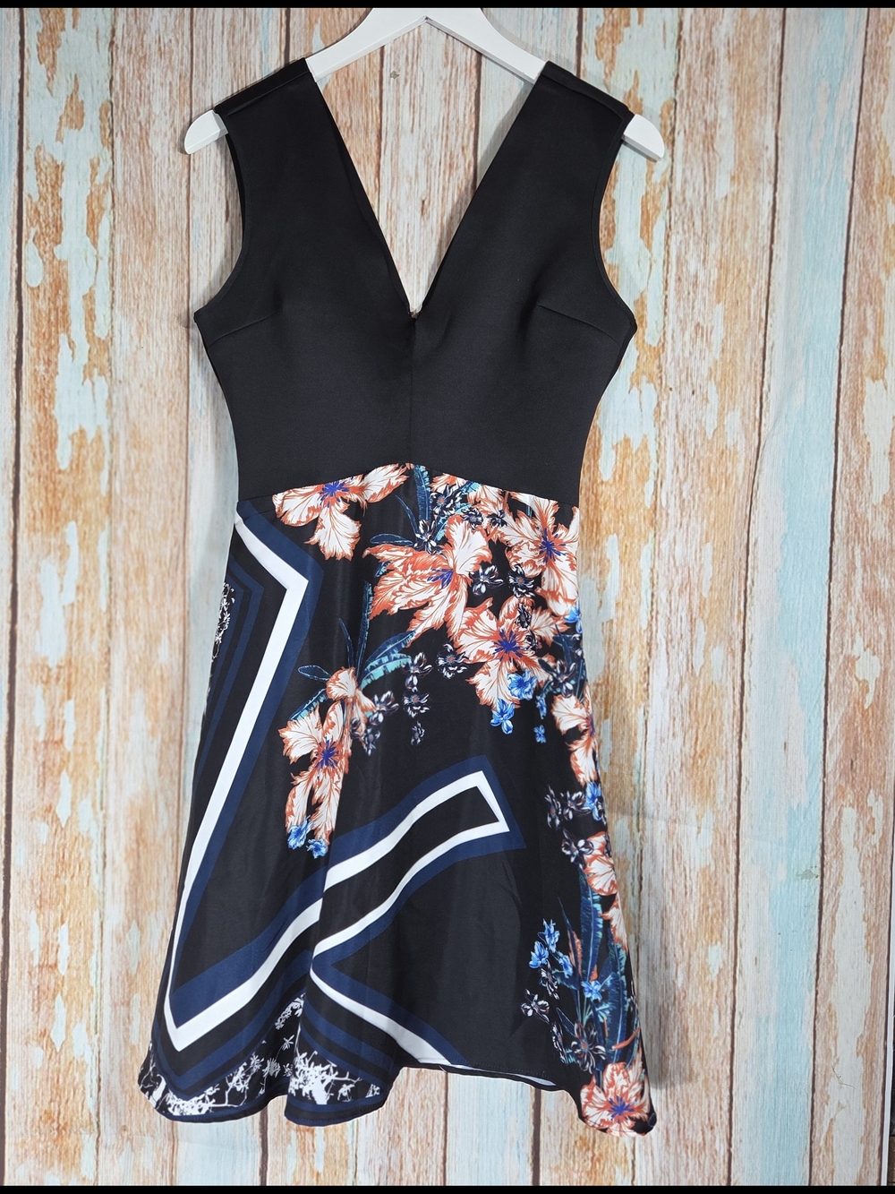 Clover Canyon Black Floral V-Neck Fit-and-Flare Midi Dress. NWT. Size Large